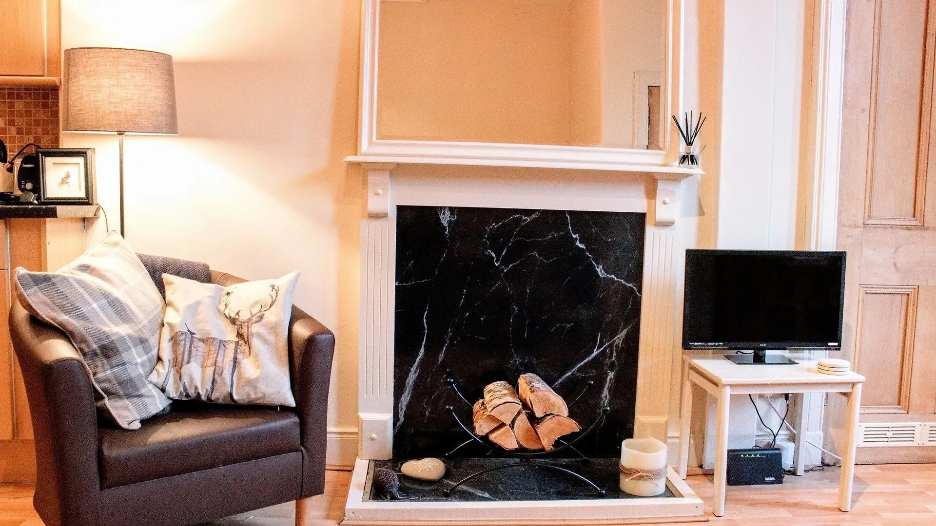 1 Bedroom Apartment In Central Edinburgh