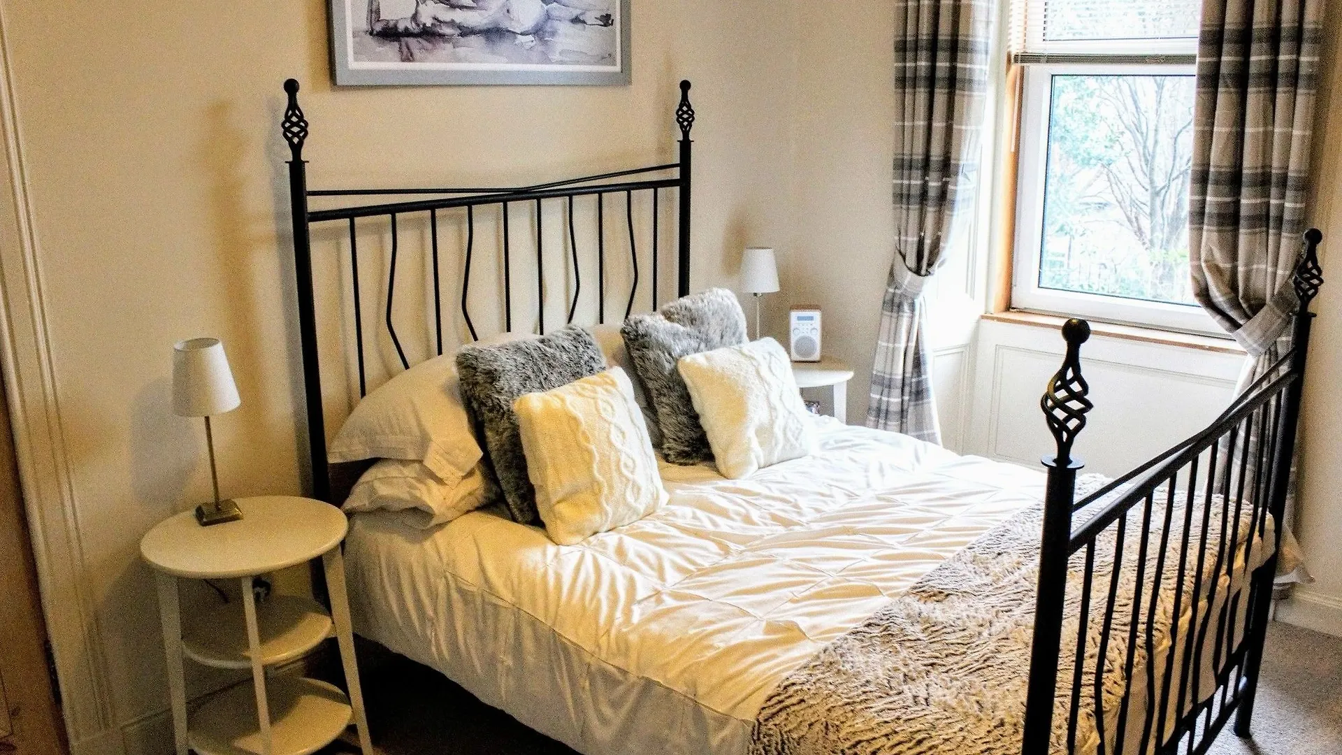1 Bedroom Apartment In Central Edinburgh